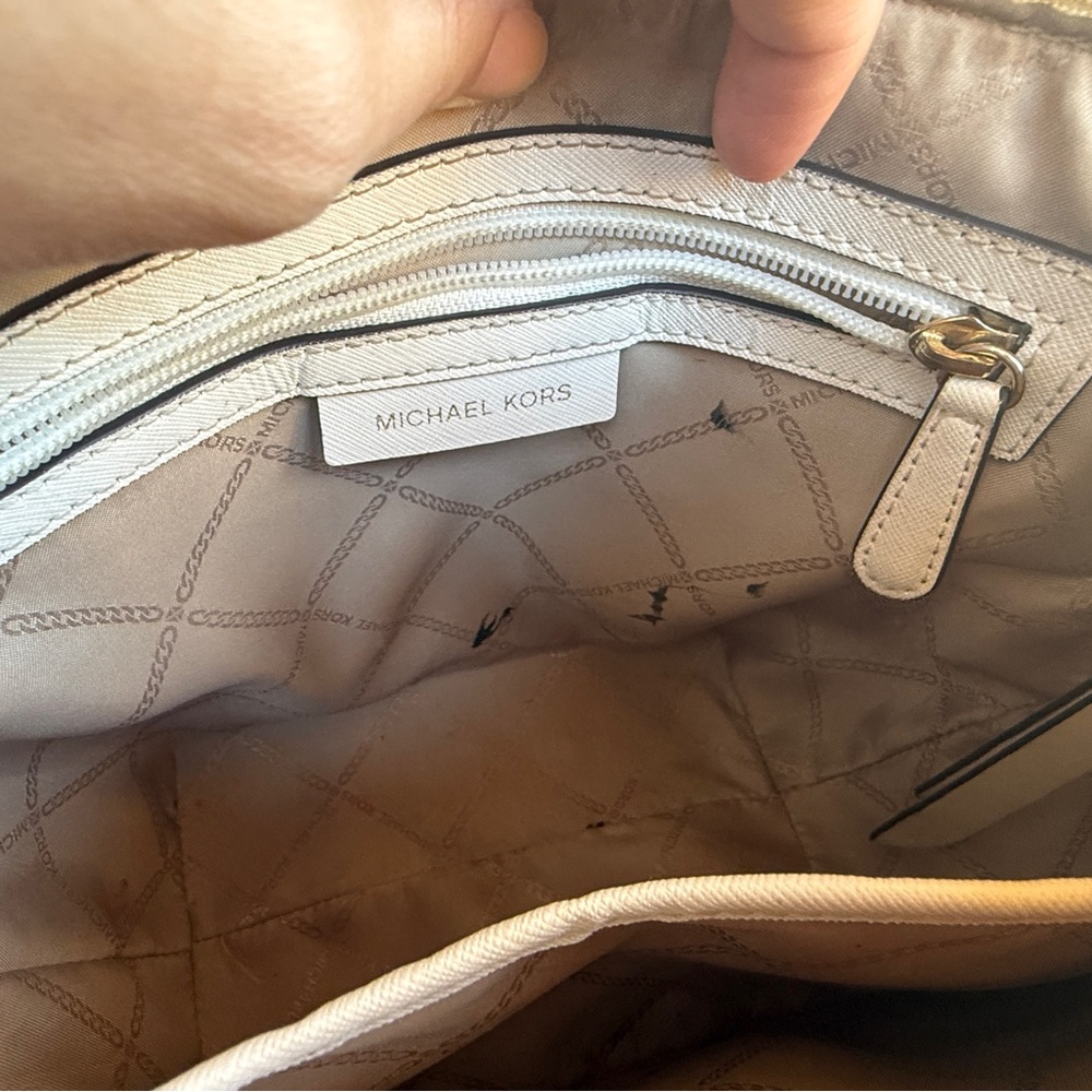 Michael Kors Cream Shoulder Bag - Picture 3 of 7
